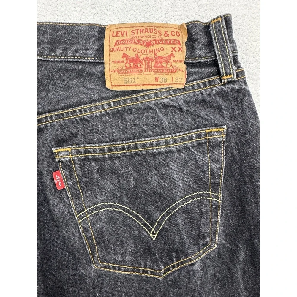 Levi's 501 Jeans Men 38x32 Black Straight Leg Button Fly Distressed Denim‎